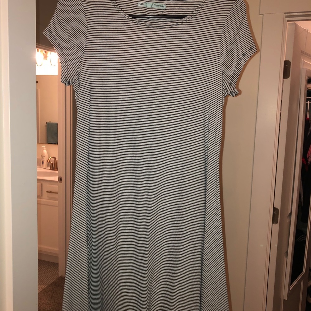 Dress - Picture 1 of 3